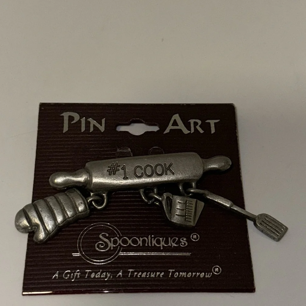 SPOONTIQUES Pin 1990’s PEWTER #1 Cook DANGLE BROOCH Brooch Vintage